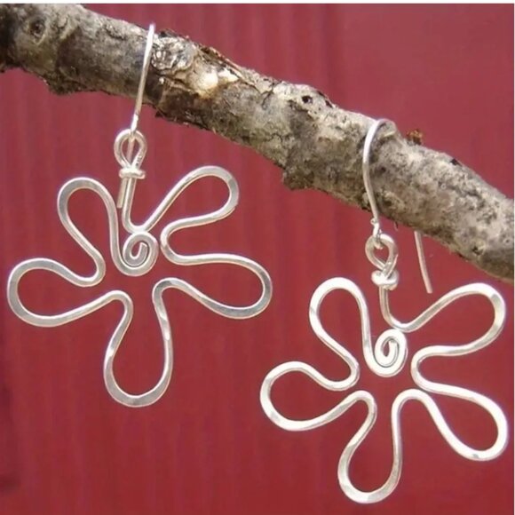 d'Vine Products Jewelry - Boho Hippie Style Hollow Flower Drop Earrings - Silver Electro-Plated Alloy